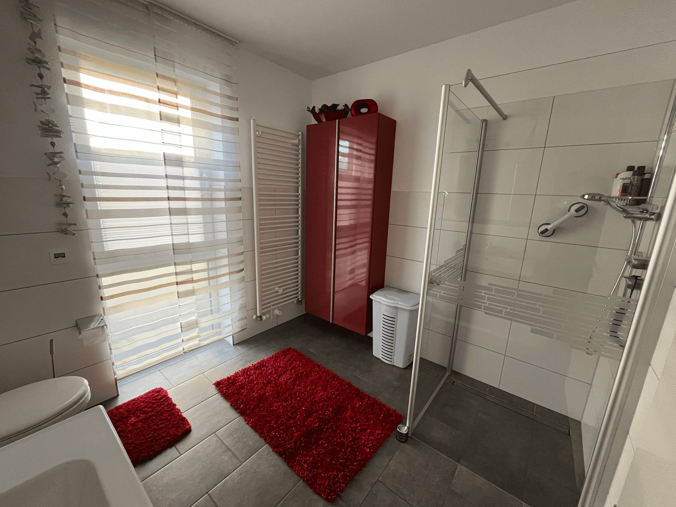 Ebenerdige Dusche im Badezimmer